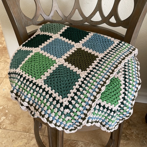 Handmade by hobbii 8/4 cotton yarn. square 34x34 inches - Picture 15 of 16